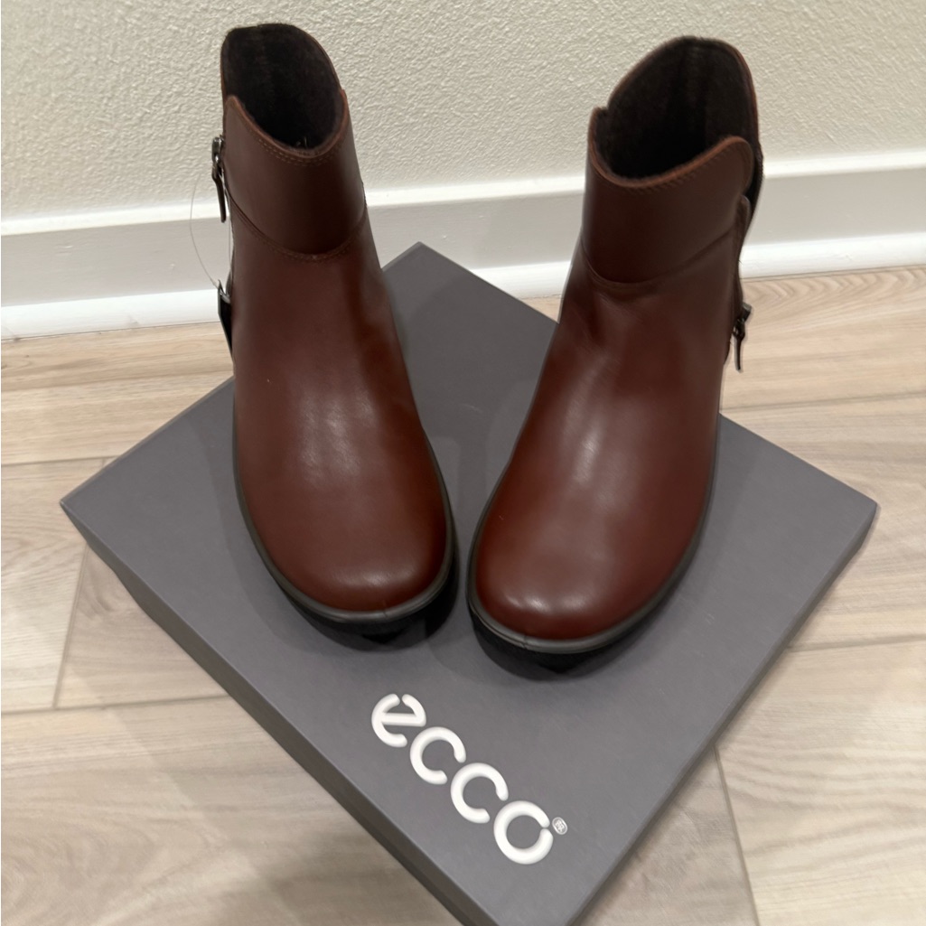 Rain Season Ecco Womens Water Repellent Booties Nwt